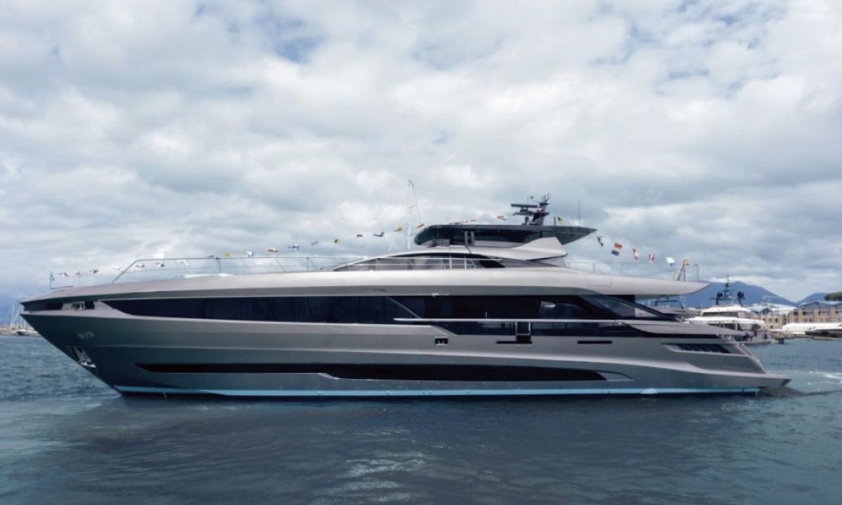 Eighth Mangusta Gransport 33 hits the water